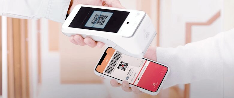 PayCAS MobileでCPM方式でQRコードを読み込みしている様子